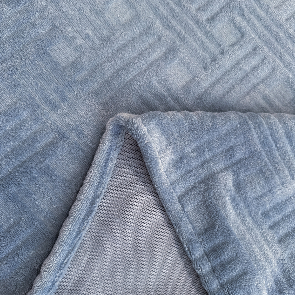 91家纺网 家纺一手货源 找家纺 灰鲸 2025新款纯色雕花牛奶绒床单单品床单床单单件 糖果格-宾利蓝