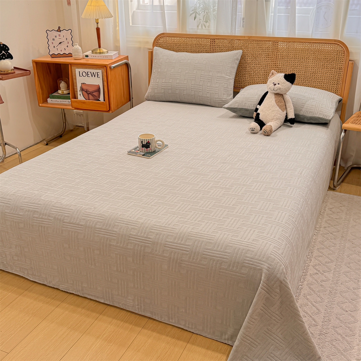 91家纺网 家纺一手货源 找家纺 灰鲸 2025新款纯色雕花牛奶绒床单单品床单床单单件 糖果格-纳多灰