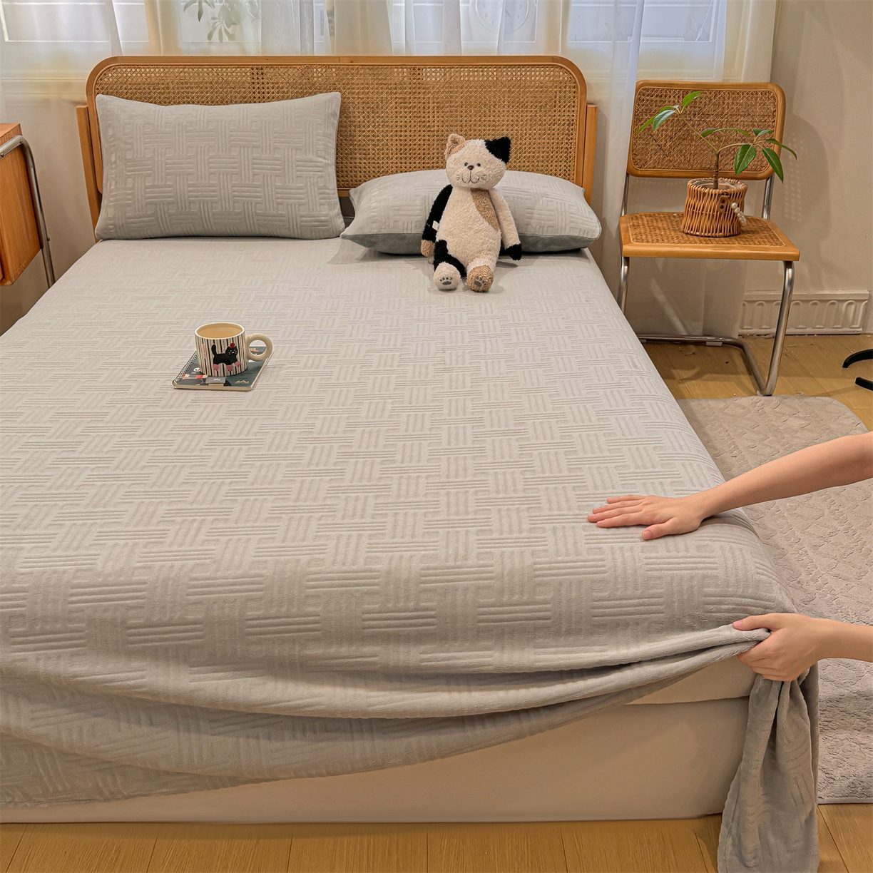 91家纺网 家纺一手货源 找家纺 灰鲸 2025新款纯色雕花牛奶绒床单单品床单床单单件 糖果格-纳多灰