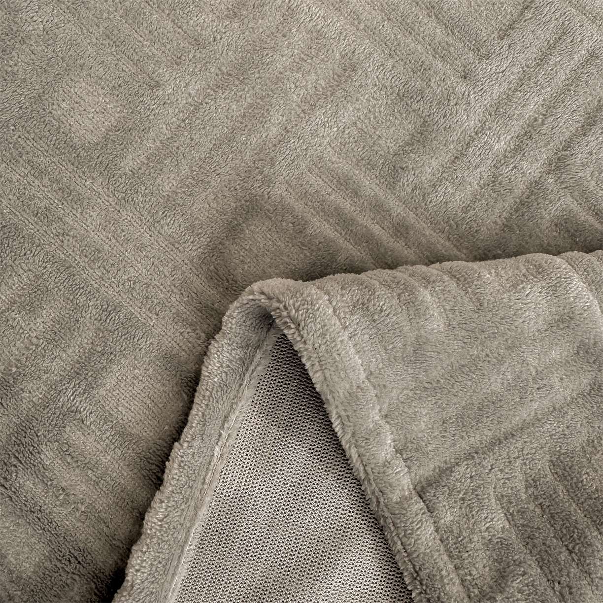 91家纺网 家纺一手货源 找家纺 灰鲸 2025新款纯色雕花牛奶绒床单单品床单床单单件 糖果格-绅士灰