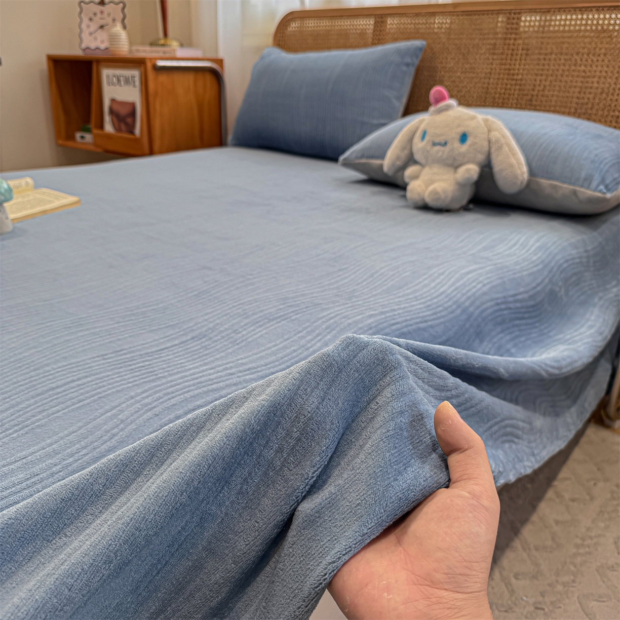 灰鲸 2025新款纯色雕花牛奶绒床单单品床单床单单件 温妮-宾利蓝