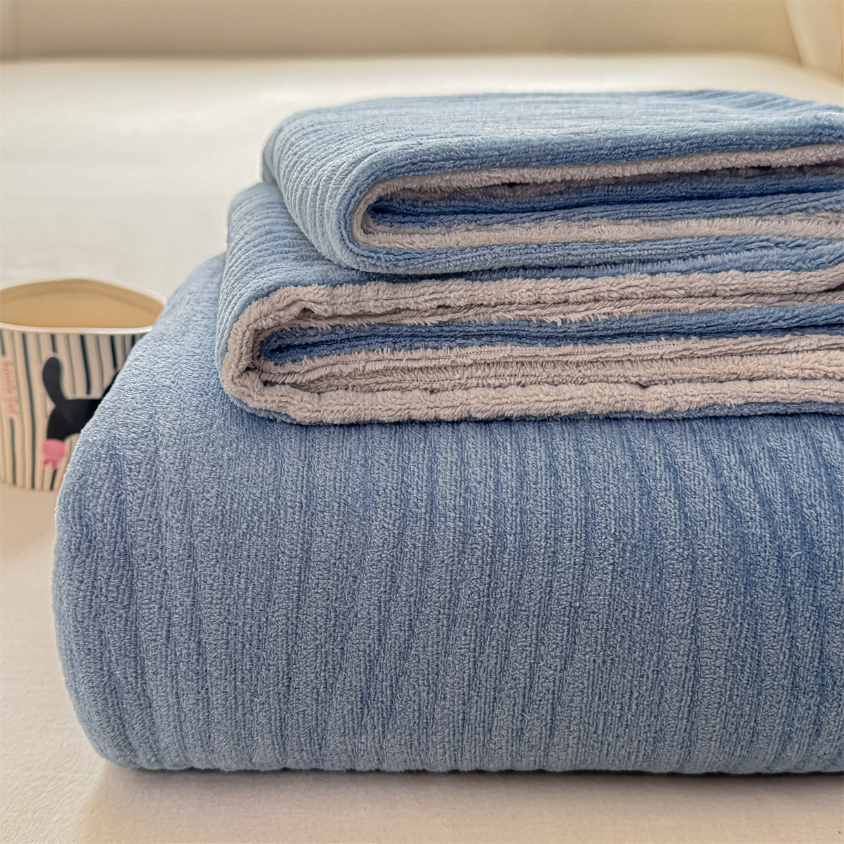 91家纺网 家纺一手货源 找家纺 灰鲸 2025新款纯色雕花牛奶绒床单单品床单床单单件 温妮-宾利蓝