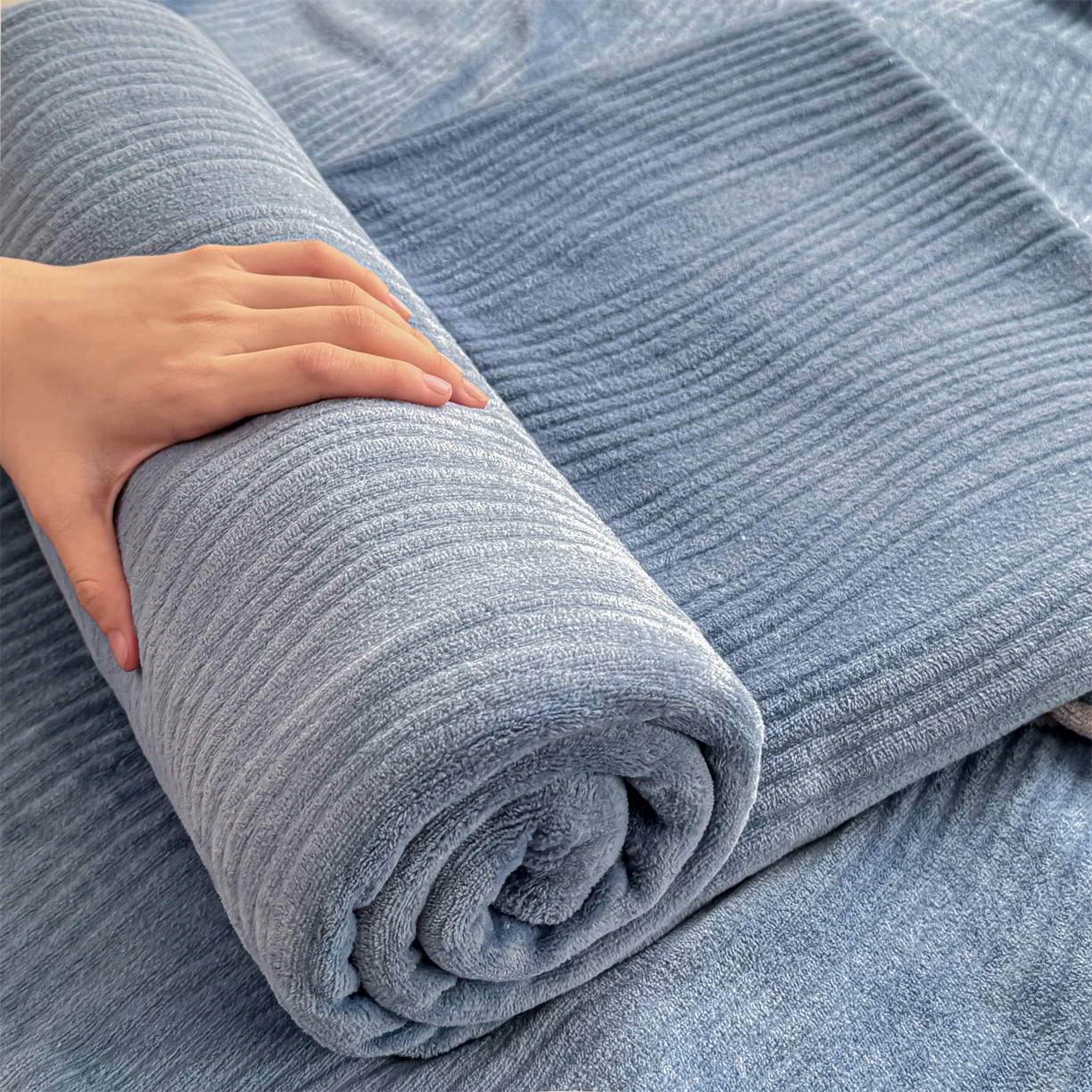 91家纺网 家纺一手货源 找家纺 灰鲸 2025新款纯色雕花牛奶绒床单单品床单床单单件 温妮-宾利蓝