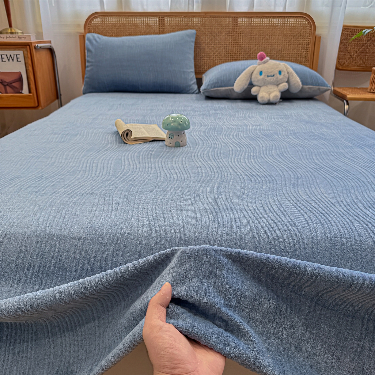 91家纺网 家纺一手货源 找家纺 灰鲸 2025新款纯色雕花牛奶绒床单单品床单床单单件 温妮-宾利蓝