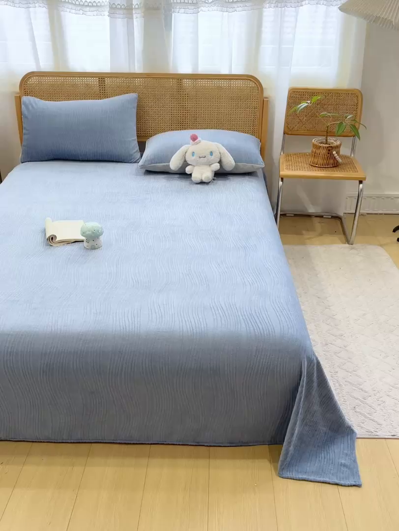 91家纺网 家纺一手货源 找家纺 灰鲸 2025新款纯色雕花牛奶绒床单单品床单床单单件 温妮-宾利蓝