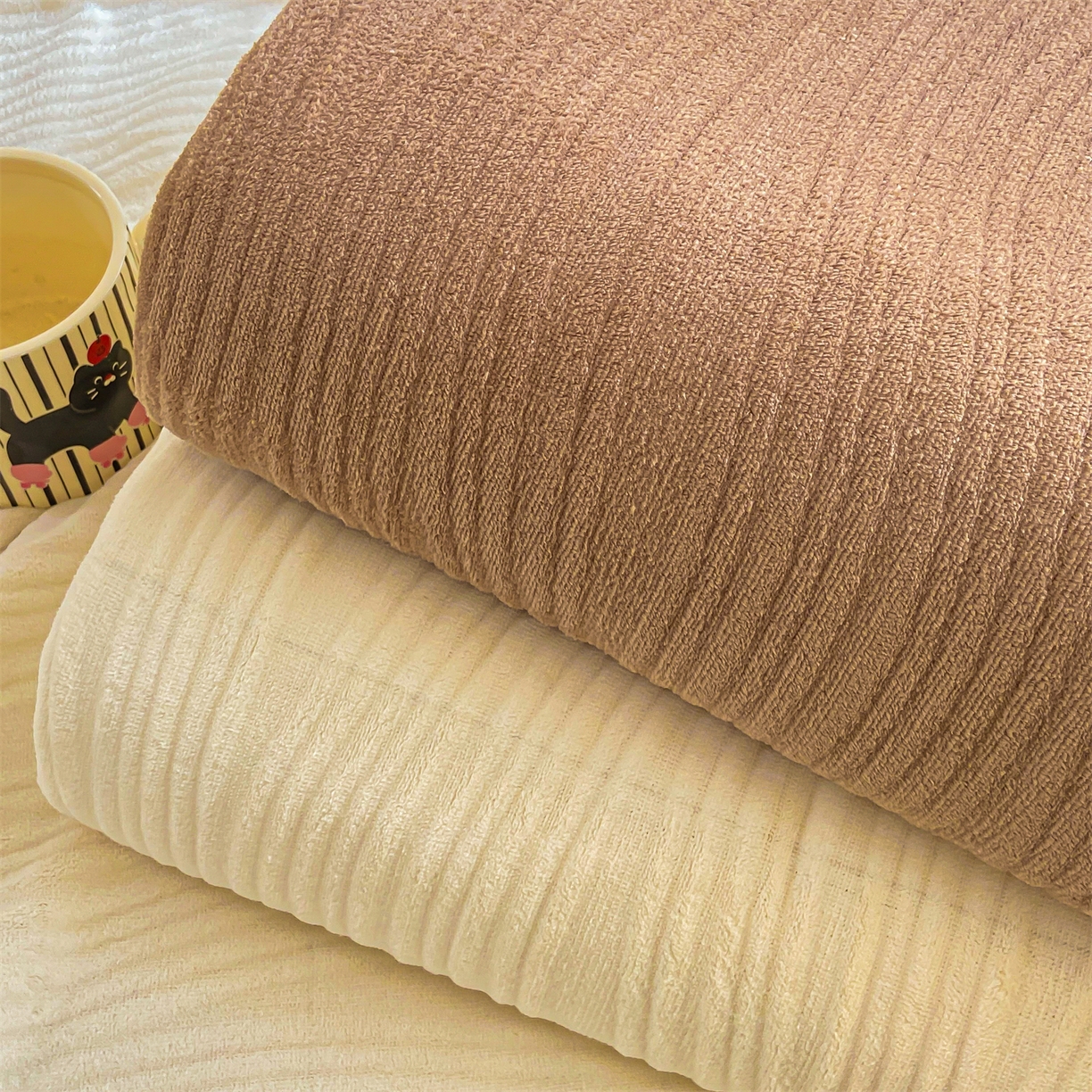 91家纺网 家纺一手货源 找家纺 灰鲸 2025新款纯色雕花牛奶绒床单单品床单床单单件 温妮-摩卡