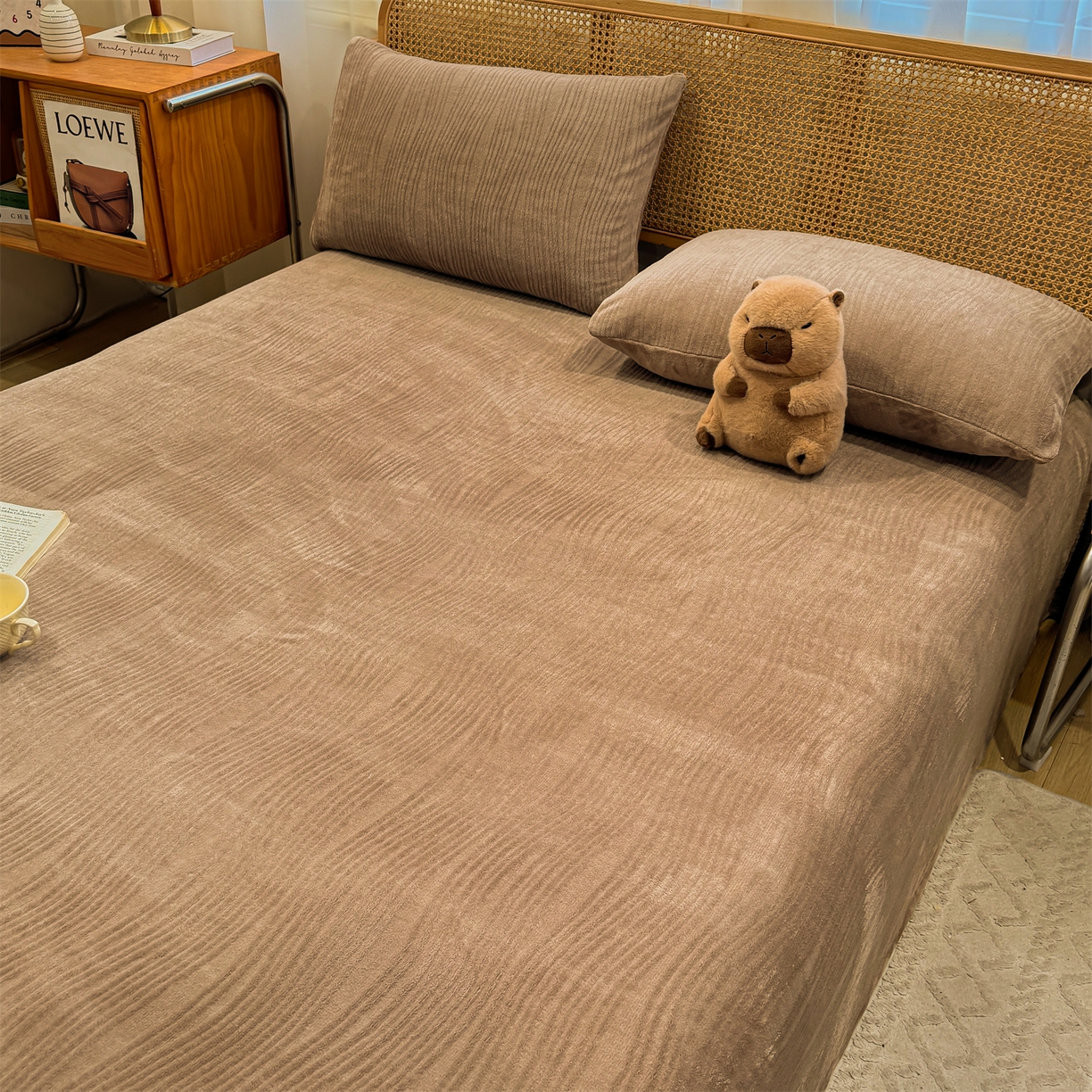 91家纺网 家纺一手货源 找家纺 灰鲸 2025新款纯色雕花牛奶绒床单单品床单床单单件 温妮-摩卡