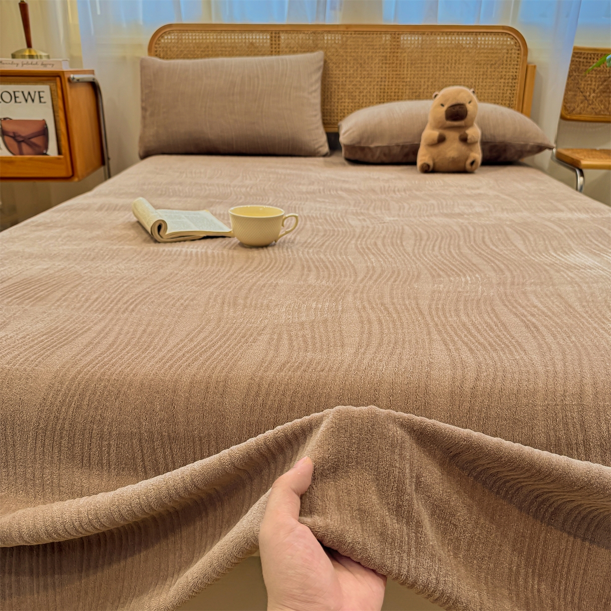 91家纺网 家纺一手货源 找家纺 灰鲸 2025新款纯色雕花牛奶绒床单单品床单床单单件 温妮-摩卡