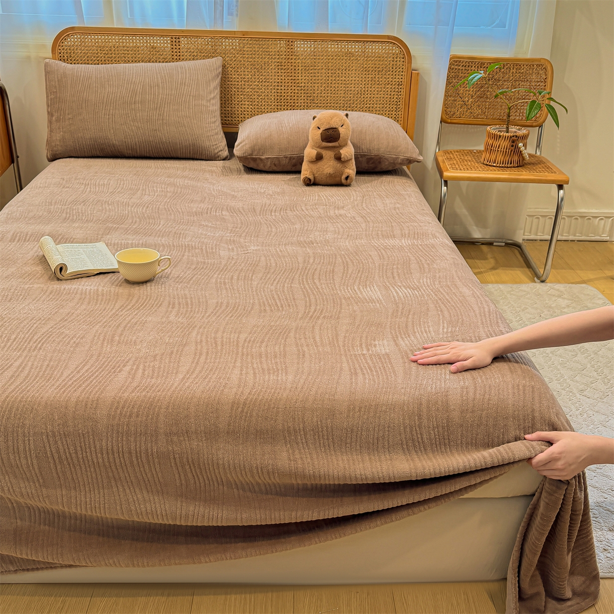 91家纺网 家纺一手货源 找家纺 灰鲸 2025新款纯色雕花牛奶绒床单单品床单床单单件 温妮-摩卡