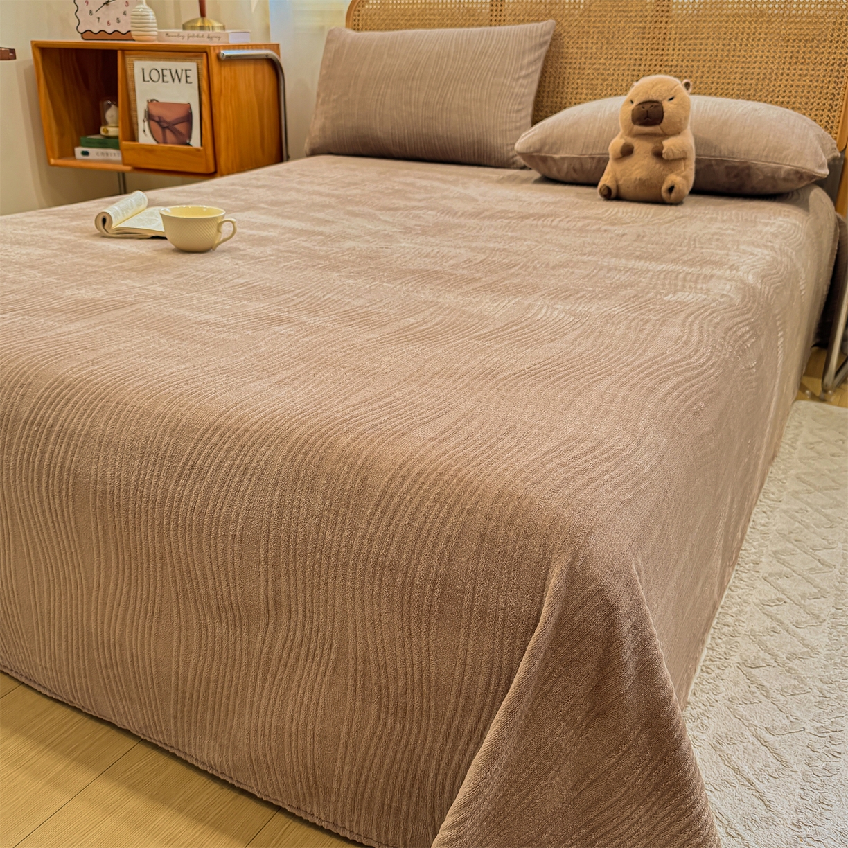 91家纺网 家纺一手货源 找家纺 灰鲸 2025新款纯色雕花牛奶绒床单单品床单床单单件 温妮-摩卡