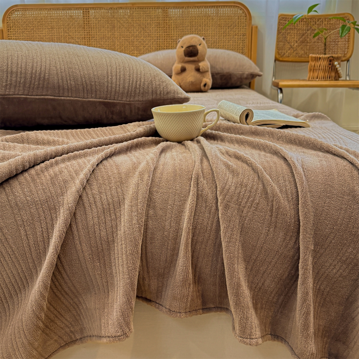 91家纺网 家纺一手货源 找家纺 灰鲸 2025新款纯色雕花牛奶绒床单单品床单床单单件 温妮-摩卡