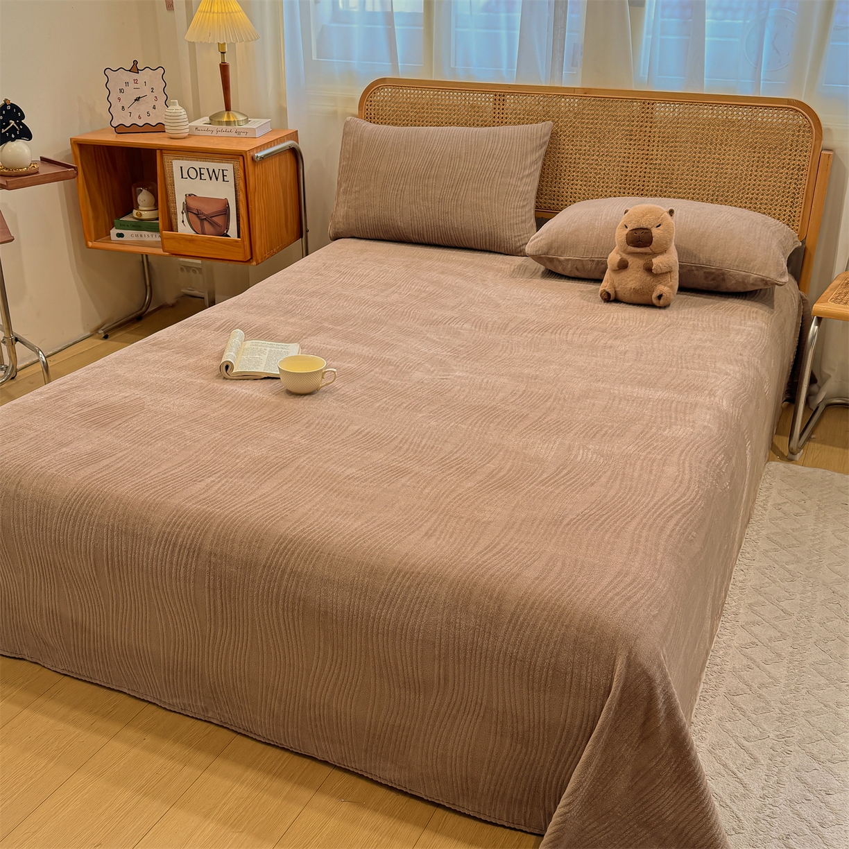 91家纺网 家纺一手货源 找家纺 灰鲸 2025新款纯色雕花牛奶绒床单单品床单床单单件 温妮-摩卡