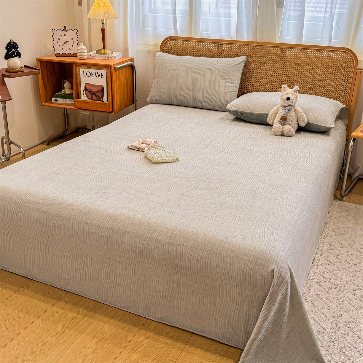 91家纺网 家纺一手货源 找家纺 灰鲸 2025新款纯色雕花牛奶绒床单单品床单床单单件 温妮-纳多灰