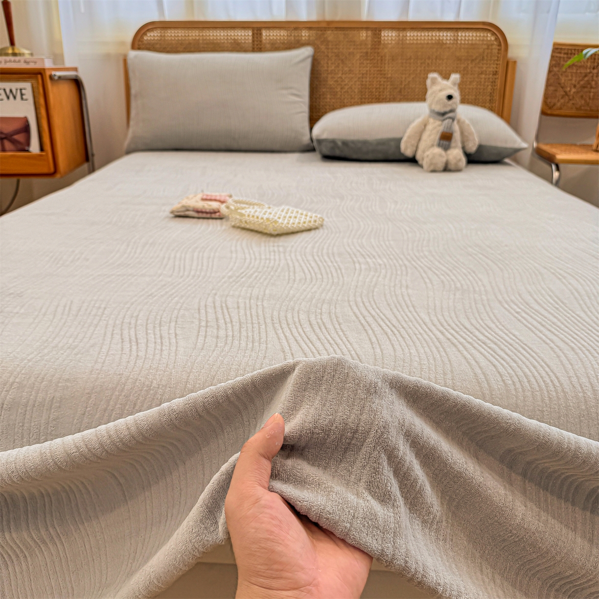 91家纺网 家纺一手货源 找家纺 灰鲸 2025新款纯色雕花牛奶绒床单单品床单床单单件 温妮-纳多灰