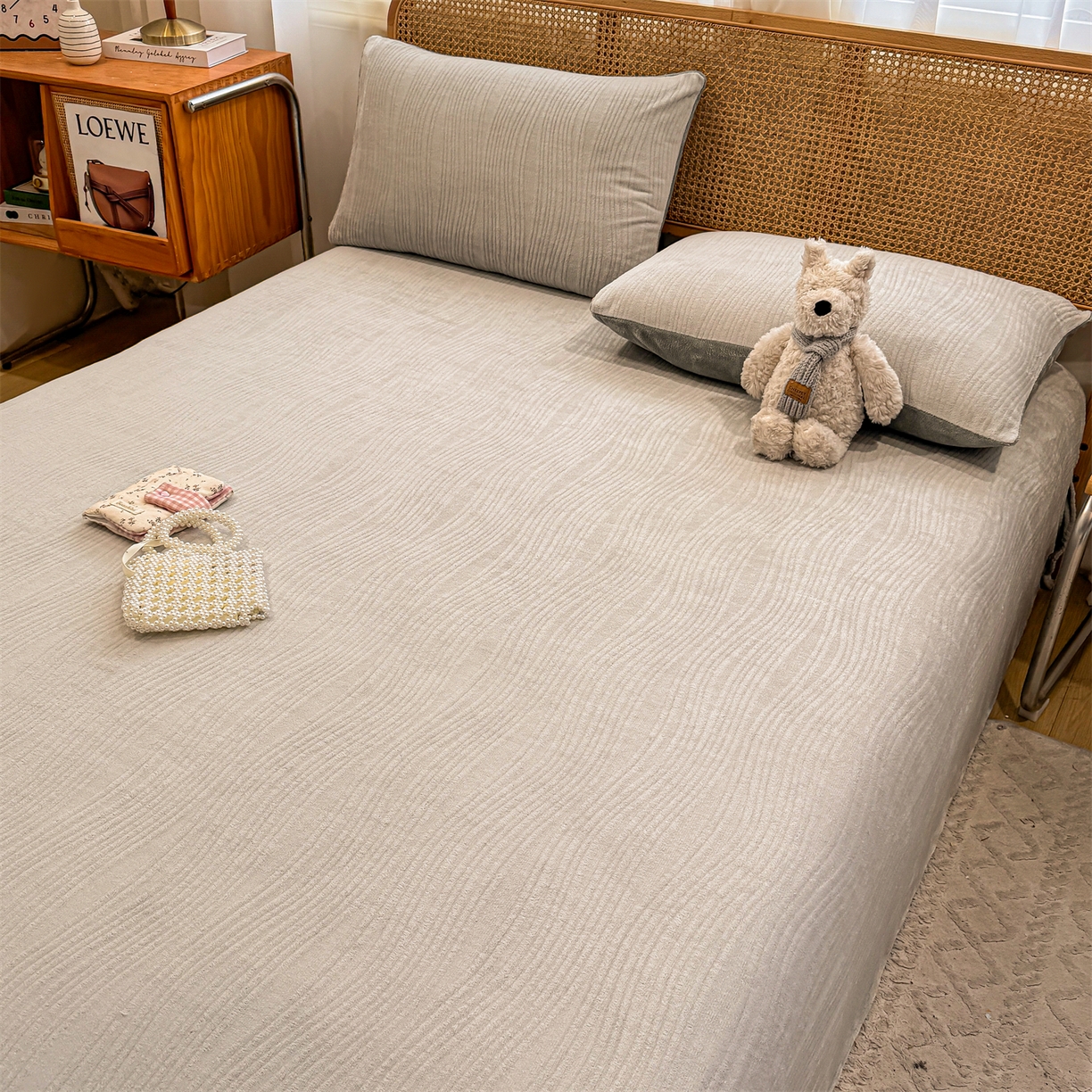 91家纺网 家纺一手货源 找家纺 灰鲸 2025新款纯色雕花牛奶绒床单单品床单床单单件 温妮-纳多灰