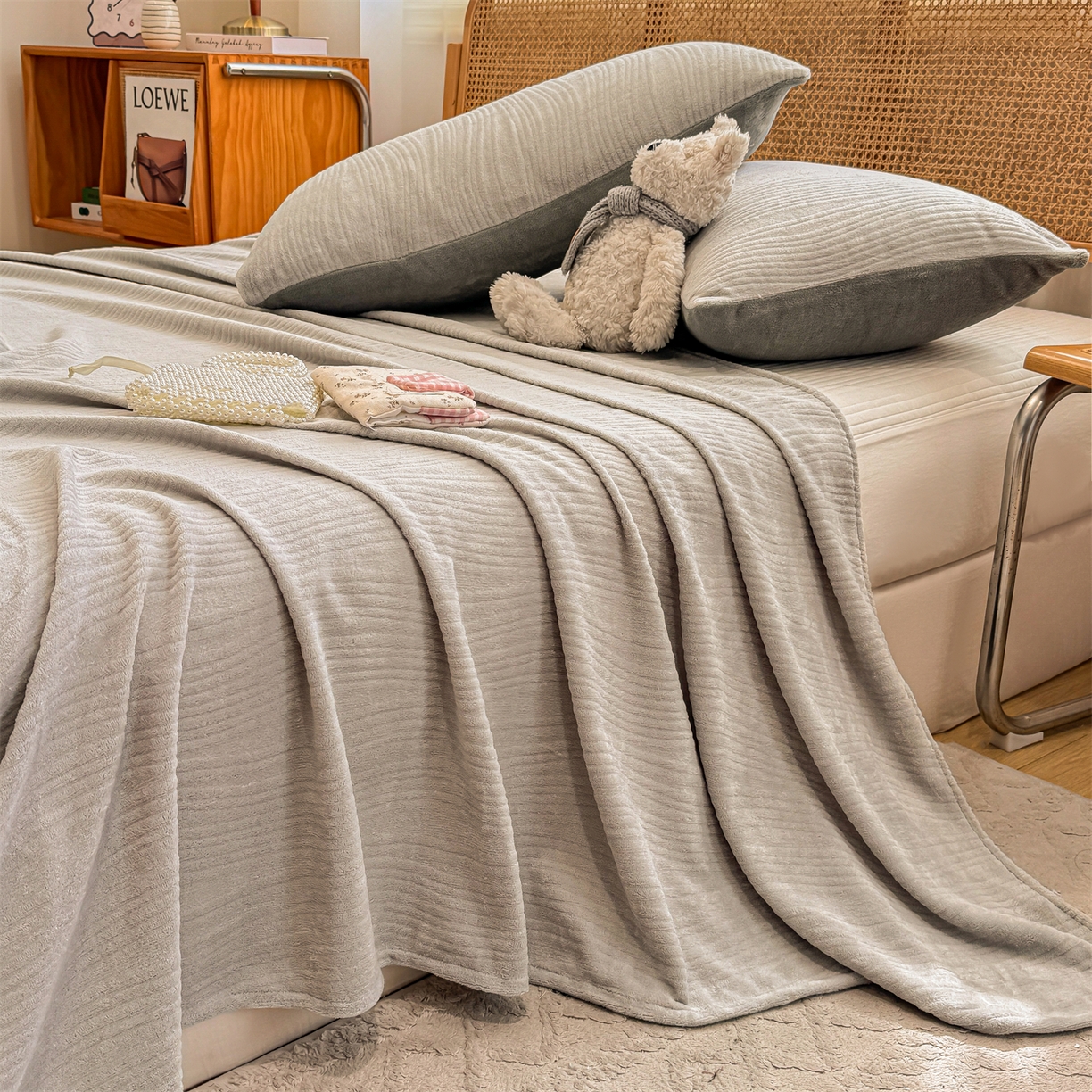 91家纺网 家纺一手货源 找家纺 灰鲸 2025新款纯色雕花牛奶绒床单单品床单床单单件 温妮-纳多灰