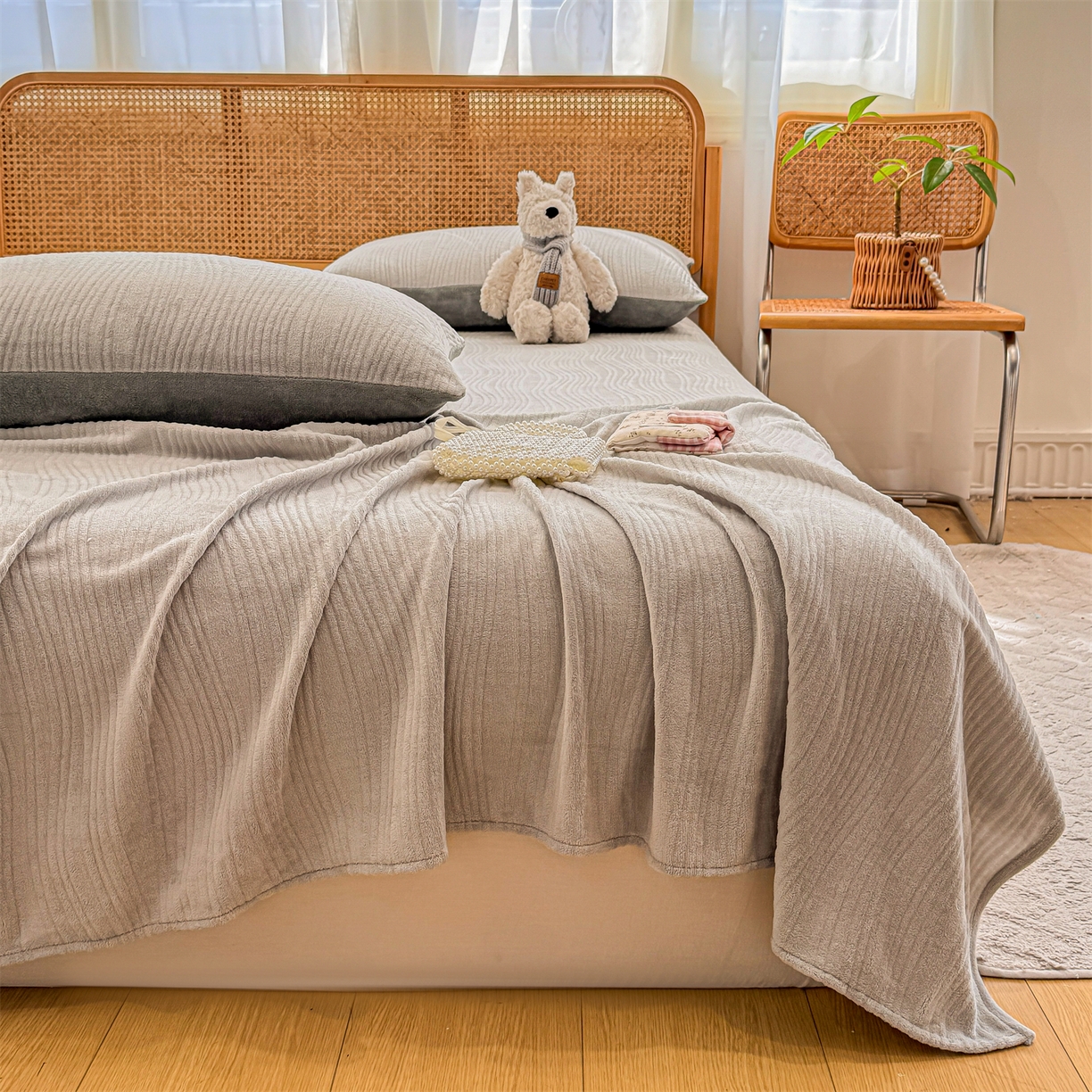 91家纺网 家纺一手货源 找家纺 灰鲸 2025新款纯色雕花牛奶绒床单单品床单床单单件 温妮-纳多灰