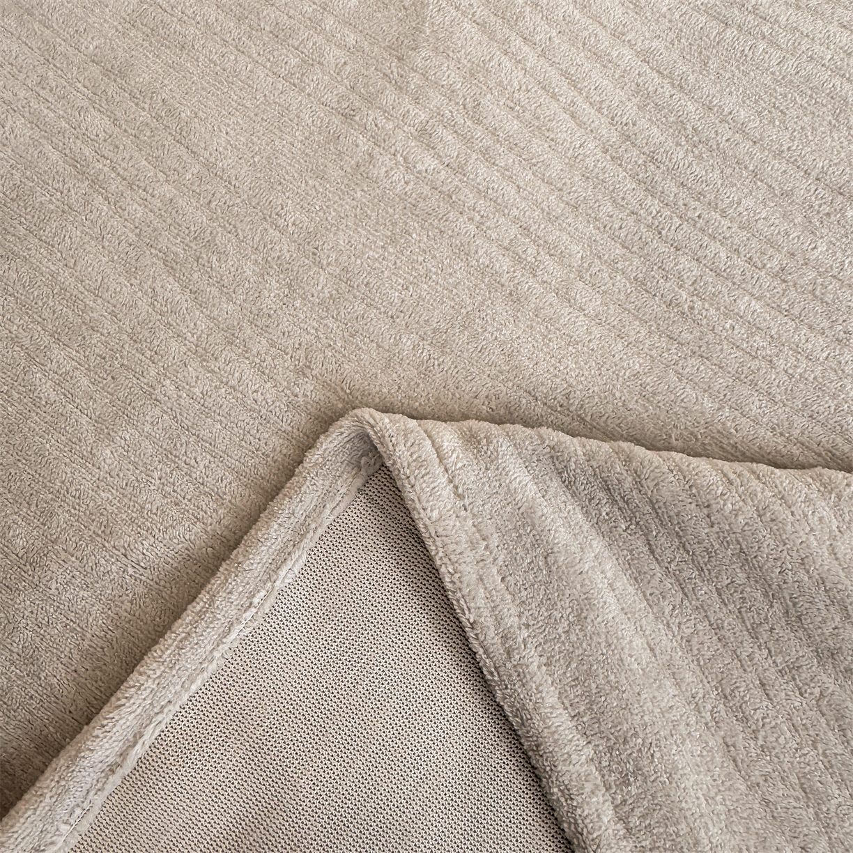 91家纺网 家纺一手货源 找家纺 灰鲸 2025新款纯色雕花牛奶绒床单单品床单床单单件 温妮-纳多灰