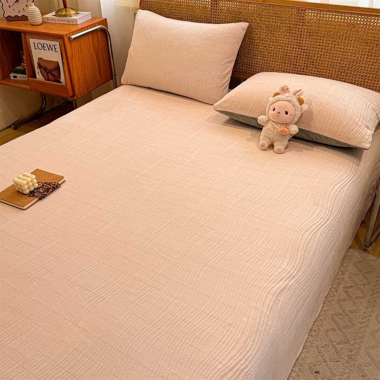 91家纺网 家纺一手货源 找家纺 灰鲸 2025新款纯色雕花牛奶绒床单单品床单床单单件 温妮-奶茶