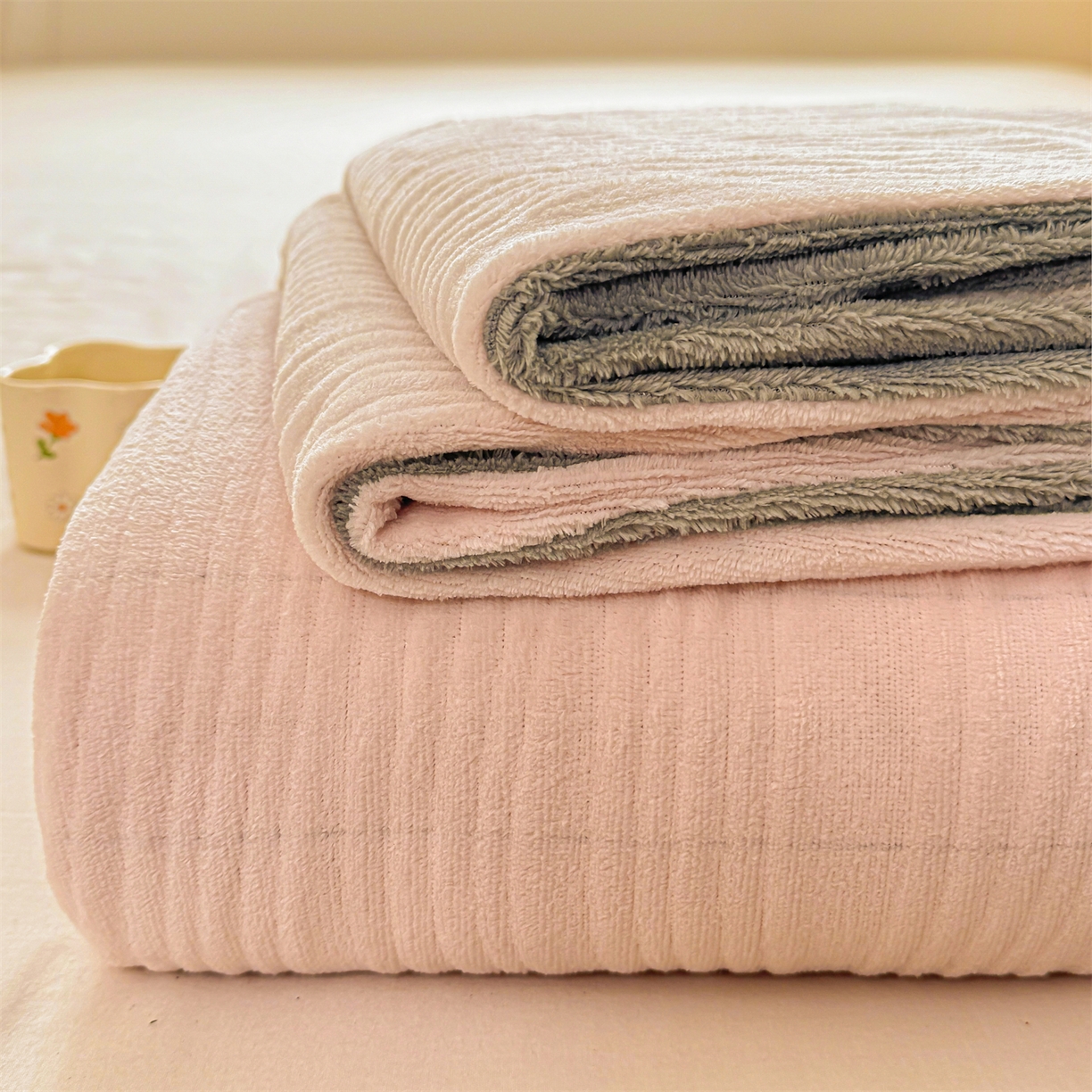 91家纺网 家纺一手货源 找家纺 灰鲸 2025新款纯色雕花牛奶绒床单单品床单床单单件 温妮-奶茶