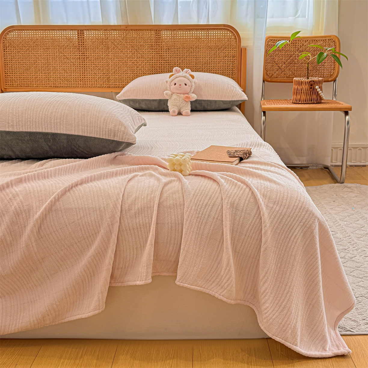 91家纺网 家纺一手货源 找家纺 灰鲸 2025新款纯色雕花牛奶绒床单单品床单床单单件 温妮-奶茶