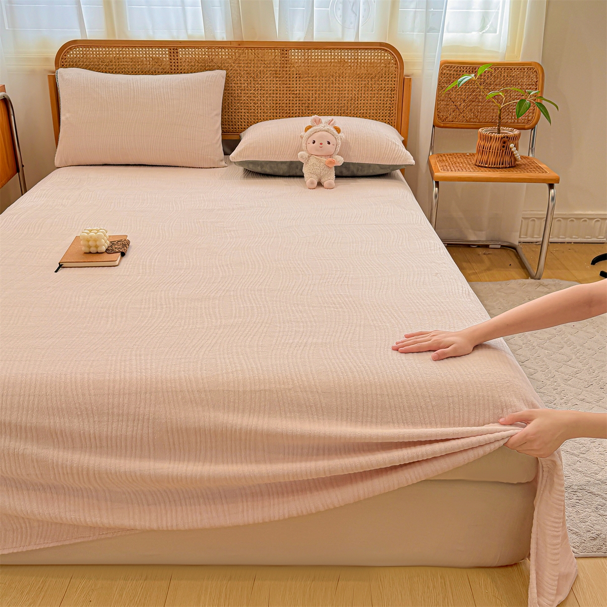 91家纺网 家纺一手货源 找家纺 灰鲸 2025新款纯色雕花牛奶绒床单单品床单床单单件 温妮-奶茶