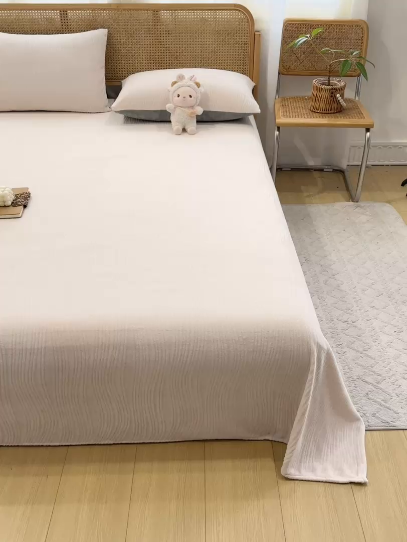 91家纺网 家纺一手货源 找家纺 灰鲸 2025新款纯色雕花牛奶绒床单单品床单床单单件 温妮-奶茶