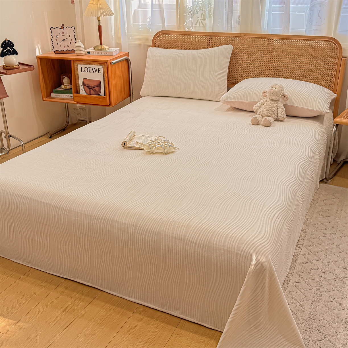 91家纺网 家纺一手货源 找家纺 灰鲸 2025新款纯色雕花牛奶绒床单单品床单床单单件 温妮-奶昔白