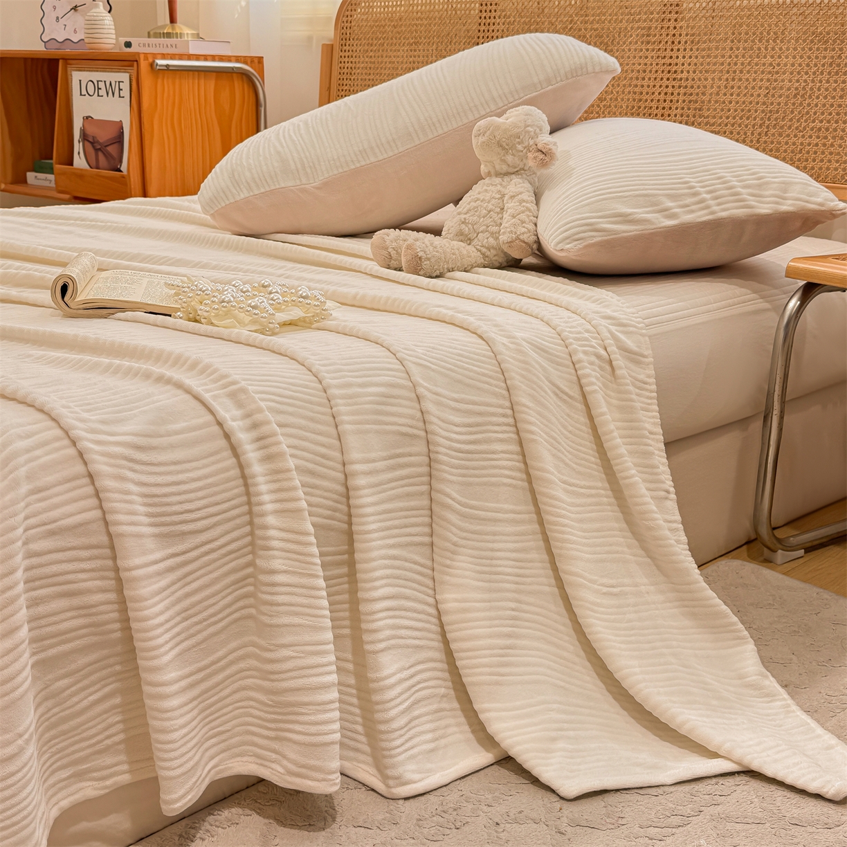 91家纺网 家纺一手货源 找家纺 灰鲸 2025新款纯色雕花牛奶绒床单单品床单床单单件 温妮-奶昔白