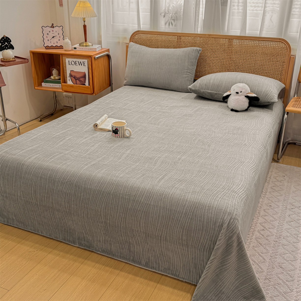 91家纺网 家纺一手货源 找家纺 灰鲸 2025新款纯色雕花牛奶绒床单单品床单床单单件 温妮-绅士灰