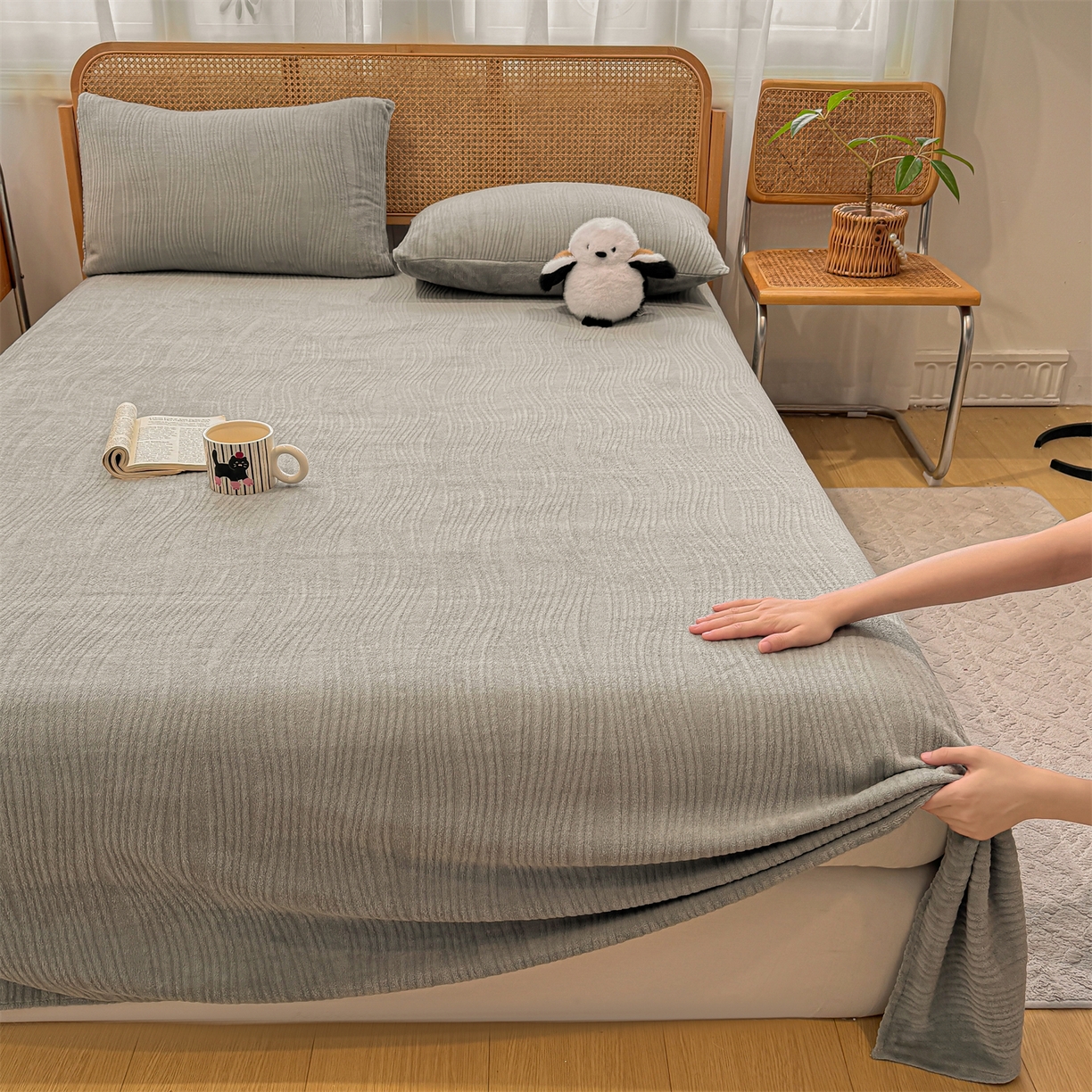 91家纺网 家纺一手货源 找家纺 灰鲸 2025新款纯色雕花牛奶绒床单单品床单床单单件 温妮-绅士灰