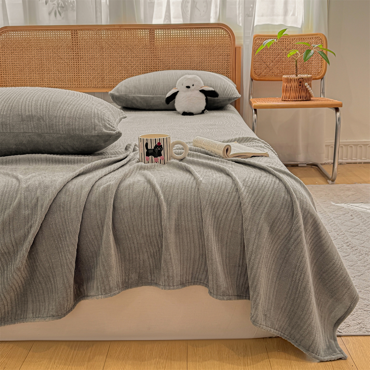 91家纺网 家纺一手货源 找家纺 灰鲸 2025新款纯色雕花牛奶绒床单单品床单床单单件 温妮-绅士灰