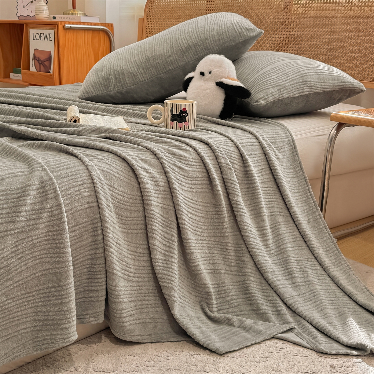 91家纺网 家纺一手货源 找家纺 灰鲸 2025新款纯色雕花牛奶绒床单单品床单床单单件 温妮-绅士灰