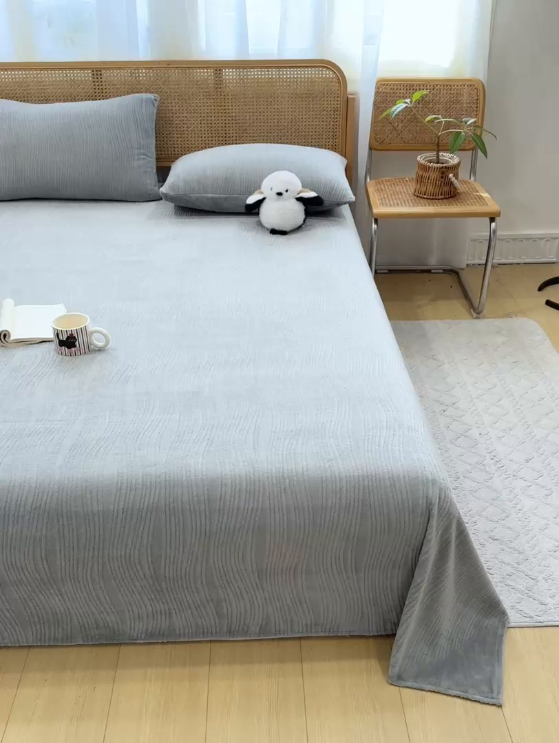 91家纺网 家纺一手货源 找家纺 灰鲸 2025新款纯色雕花牛奶绒床单单品床单床单单件 温妮-绅士灰