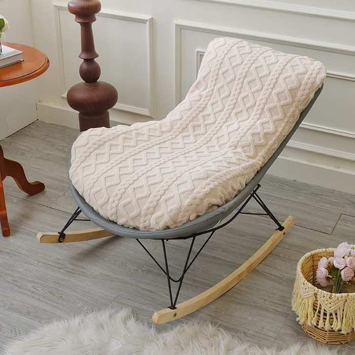 91家纺网 家纺一手货源 找家纺 启博家纺 2025新款简约提花保暖绒龙虾摇摇椅套 米白 小号