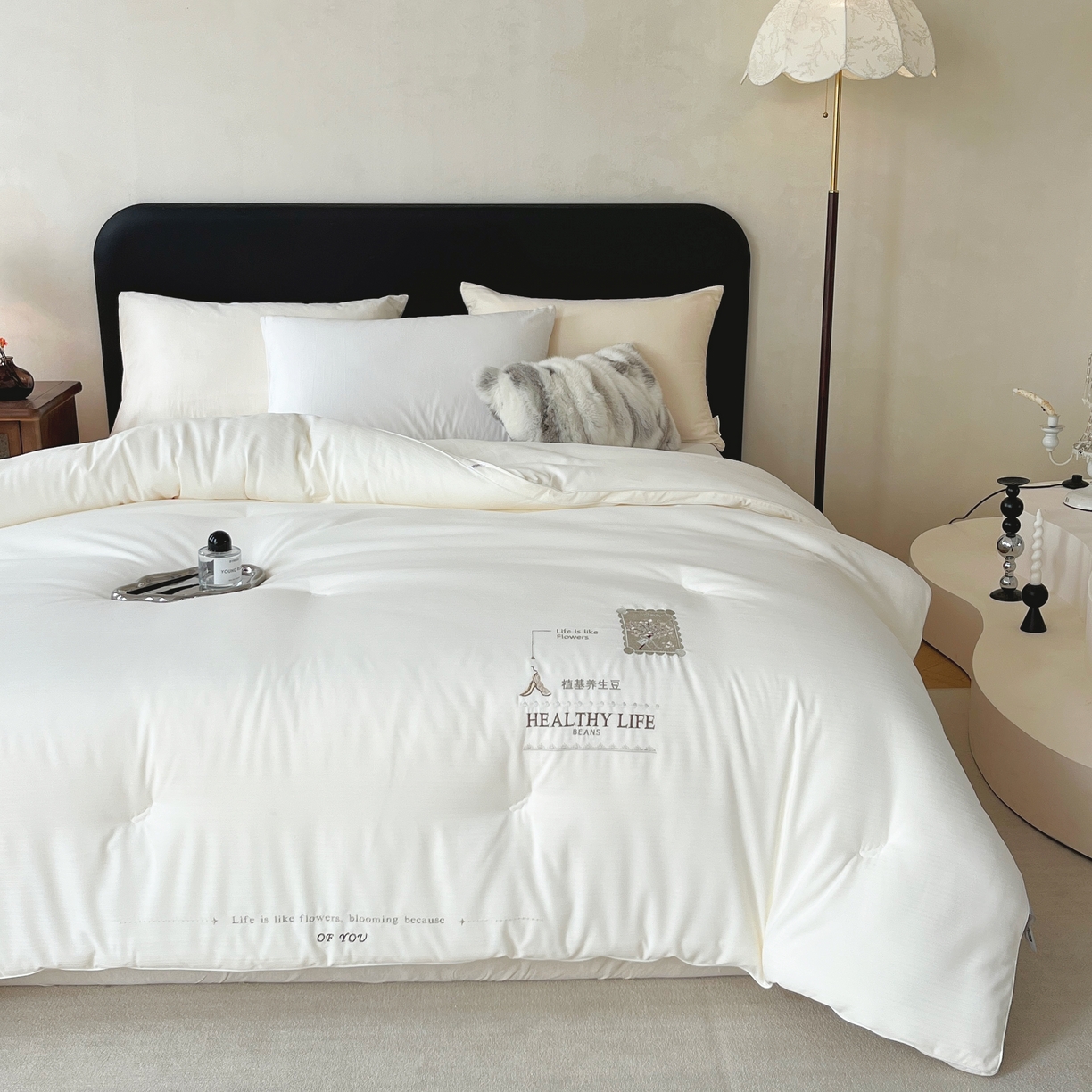 91家纺网 家纺一手货源 找家纺 仲旺居家纺 2025新款漫轨棉绣花冬被植基养生豆立体边被子被芯四季被 奶油白