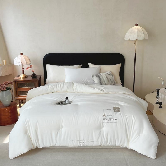 91家纺网 家纺一手货源 找家纺 仲旺居家纺 2025新款漫轨棉绣花冬被植基养生豆立体边被子被芯四季被 奶油白