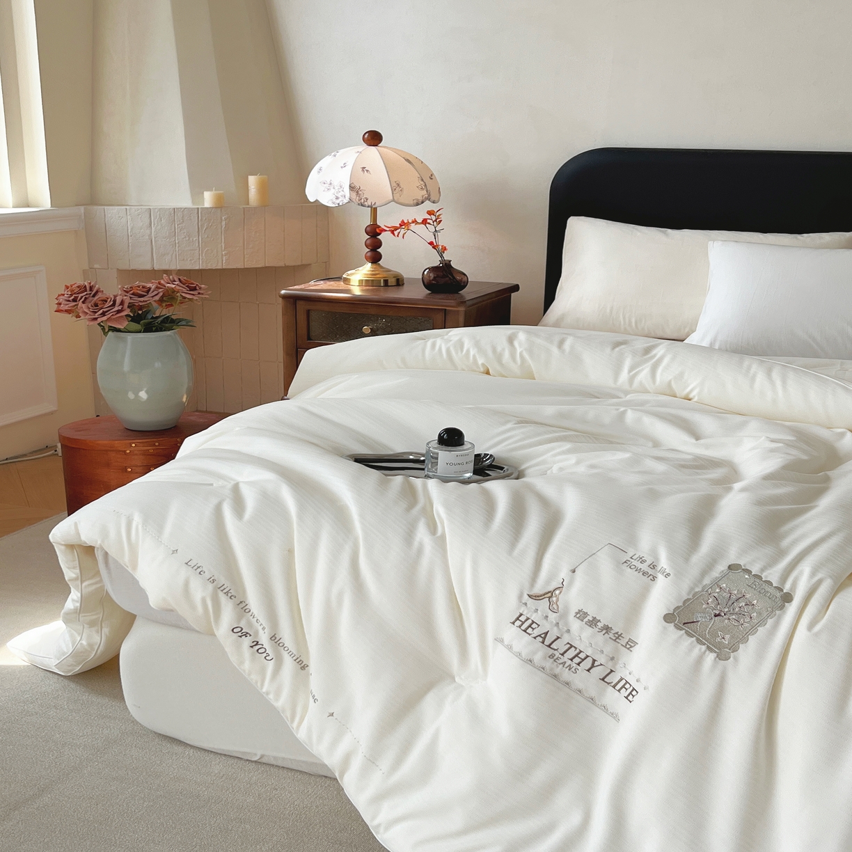 91家纺网 家纺一手货源 找家纺 仲旺居家纺 2025新款漫轨棉绣花冬被植基养生豆立体边被子被芯四季被 奶油白