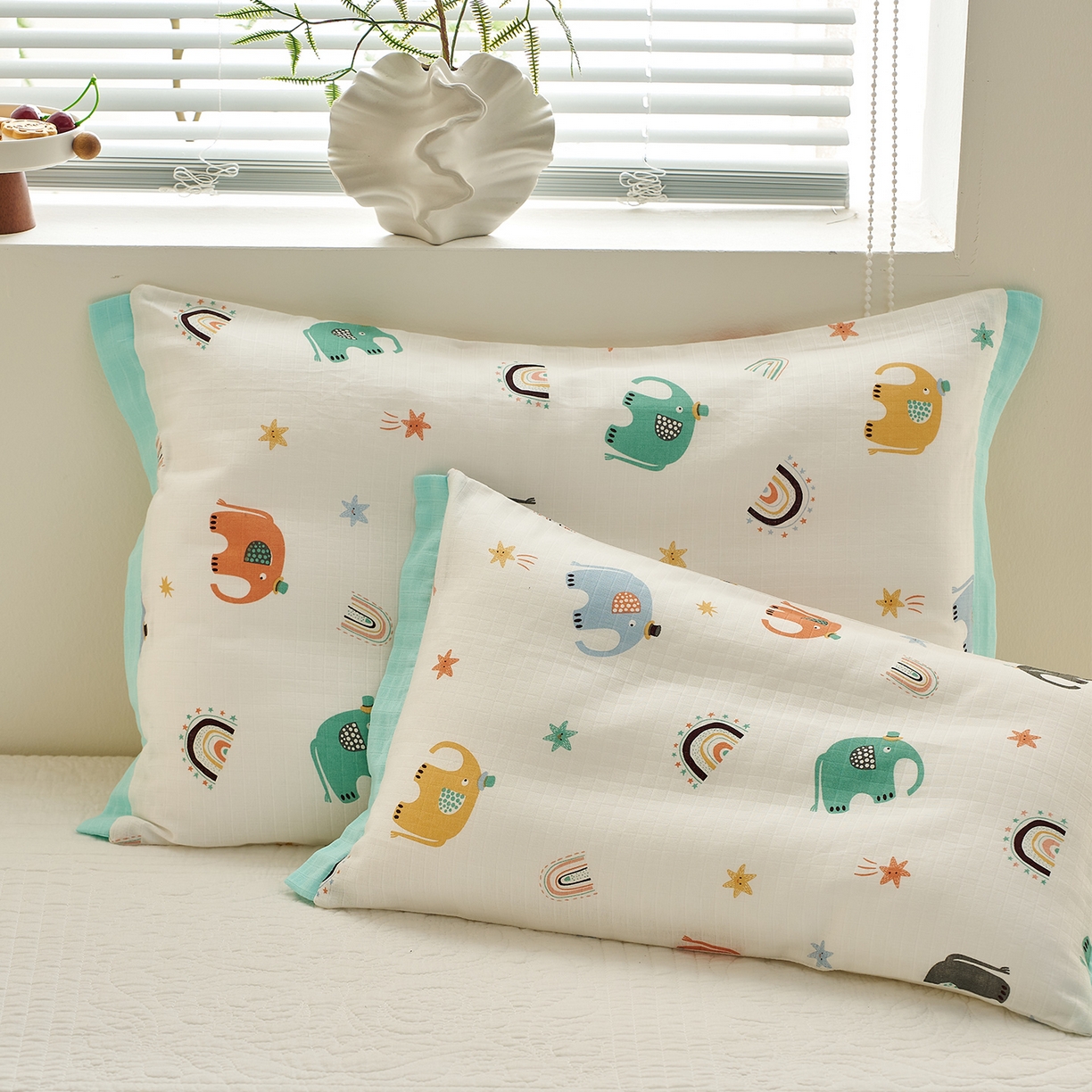 91家纺网 家纺一手货源 找家纺 乐可 2025新款双层纱宽边儿童枕套 TK3礼帽小象白