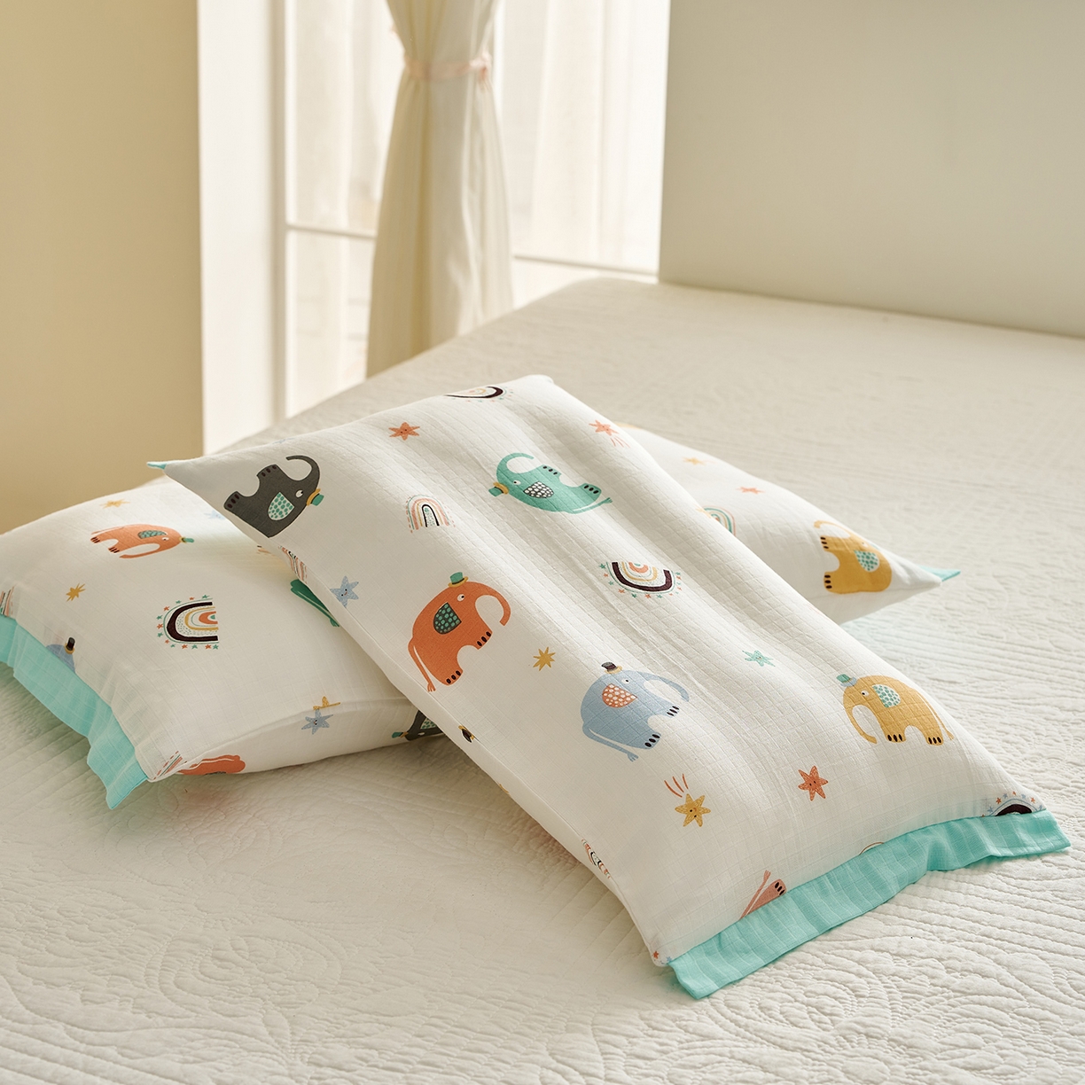 91家纺网 家纺一手货源 找家纺 乐可 2025新款双层纱宽边儿童枕套 TK3礼帽小象白