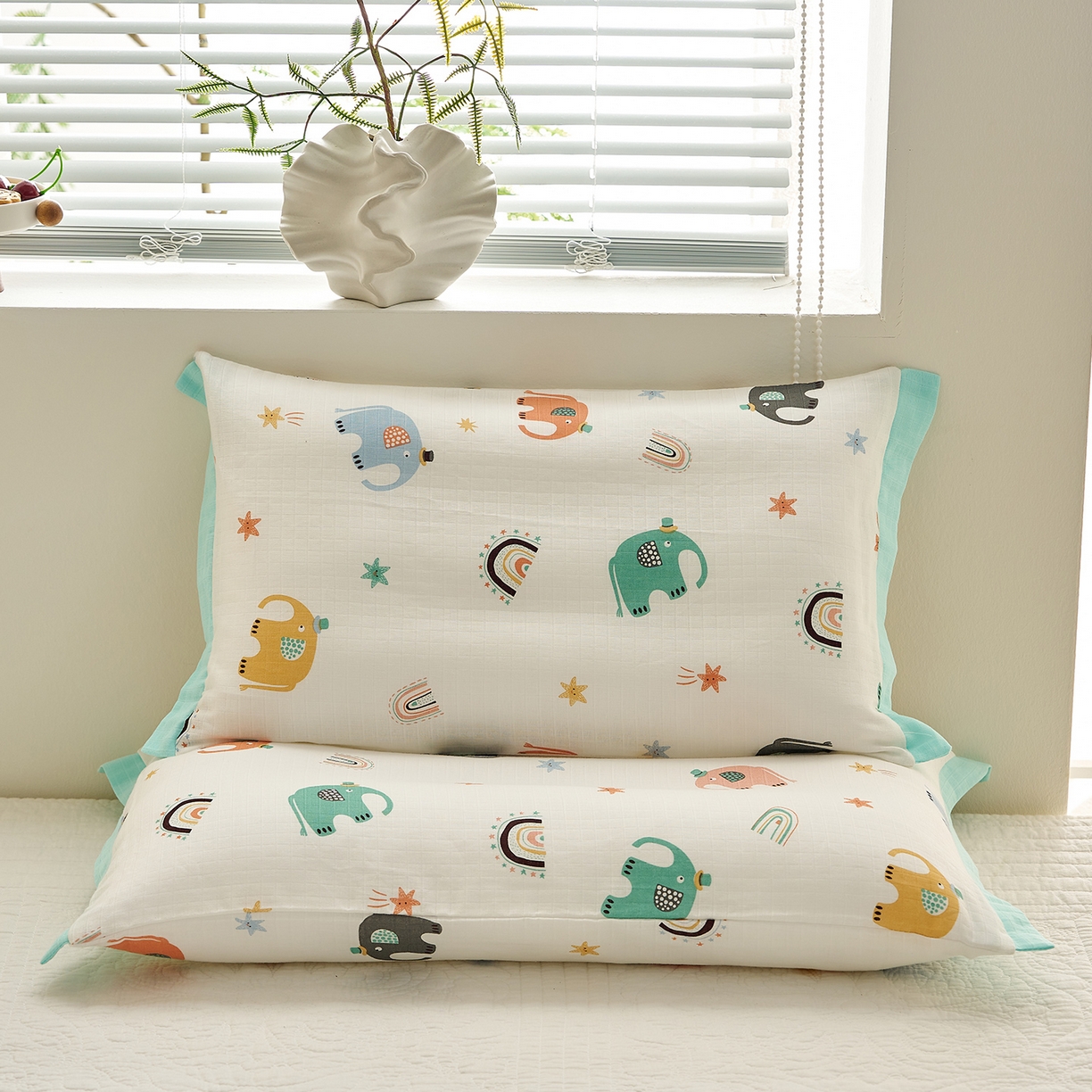 91家纺网 家纺一手货源 找家纺 乐可 2025新款双层纱宽边儿童枕套 TK3礼帽小象白