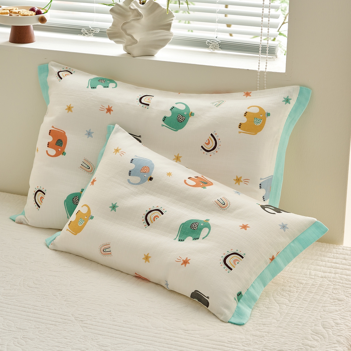 91家纺网 家纺一手货源 找家纺 乐可 2025新款双层纱宽边儿童枕套 TK3礼帽小象白