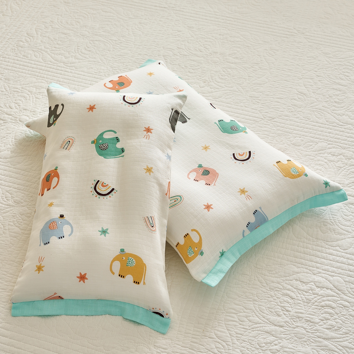 91家纺网 家纺一手货源 找家纺 乐可 2025新款双层纱宽边儿童枕套 TK3礼帽小象白