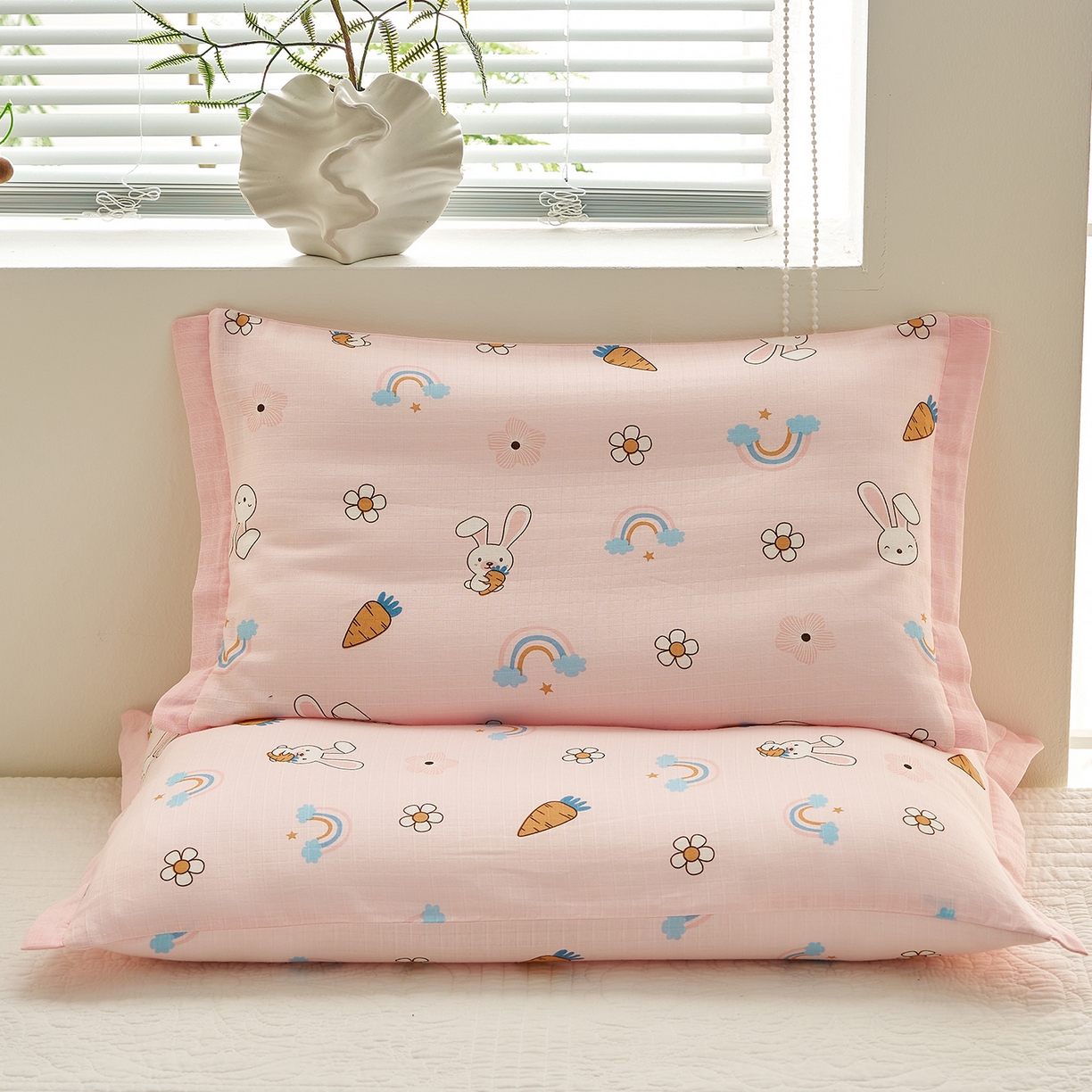 91家纺网 家纺一手货源 找家纺 乐可 2025新款双层纱宽边儿童枕套 TK3萝卜兔粉