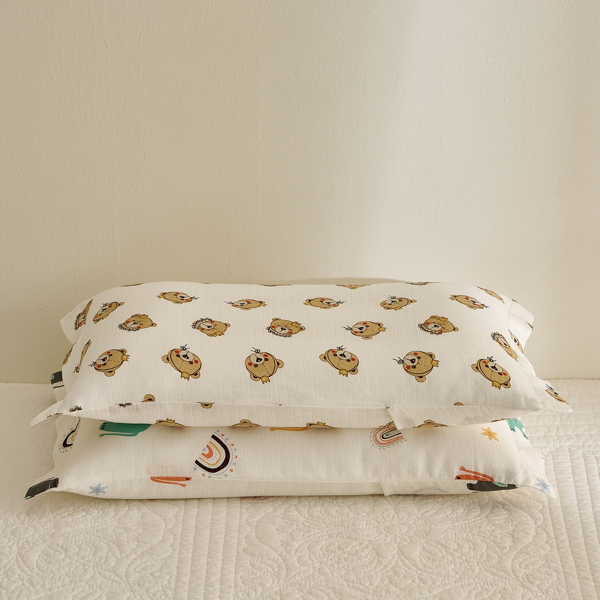 91家纺网 家纺一手货源 找家纺 乐可 2025新款双层纱儿童定型枕套 TC2小熊王子白