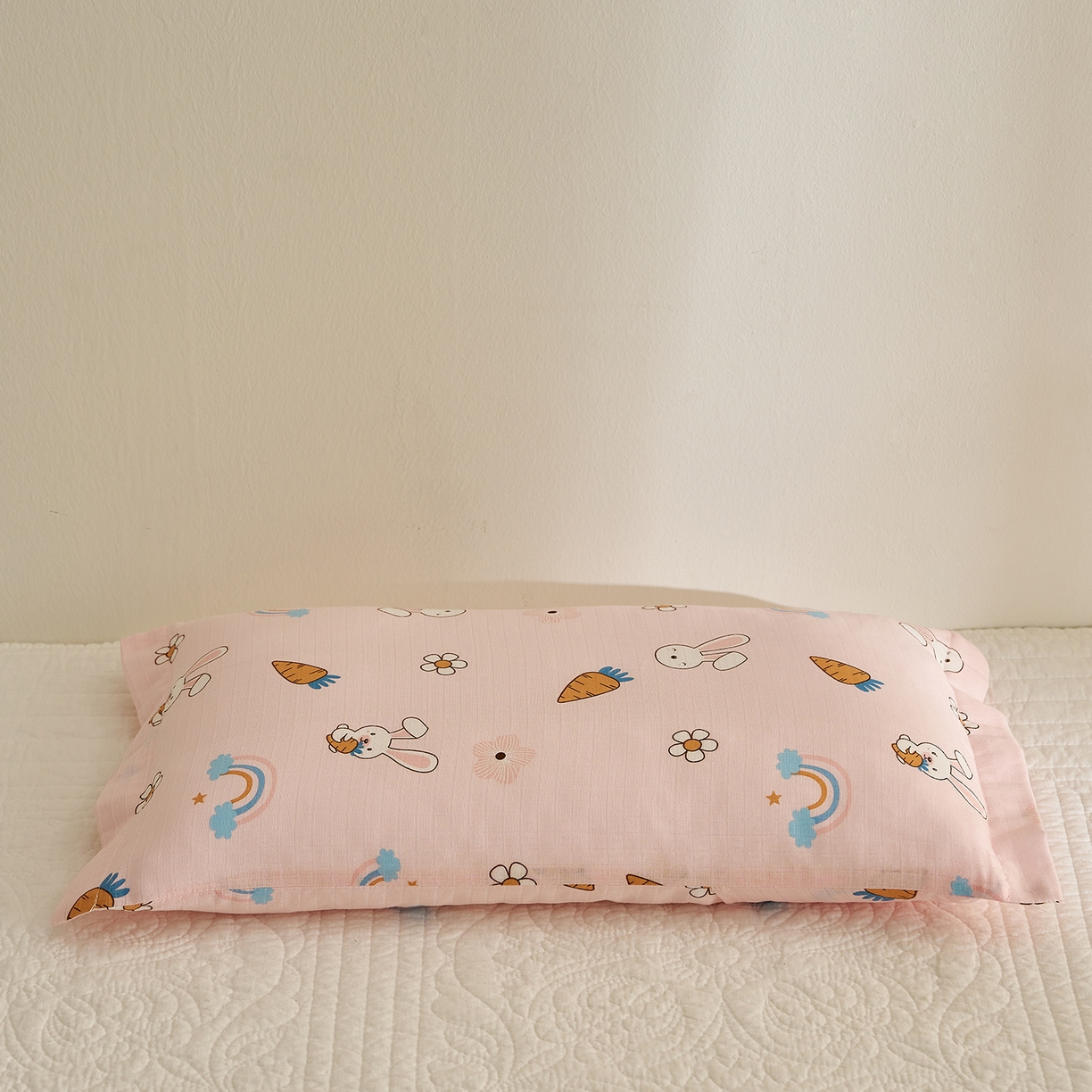 91家纺网 家纺一手货源 找家纺 乐可 2025新款双层纱儿童定型枕套 TC2萝卜兔粉