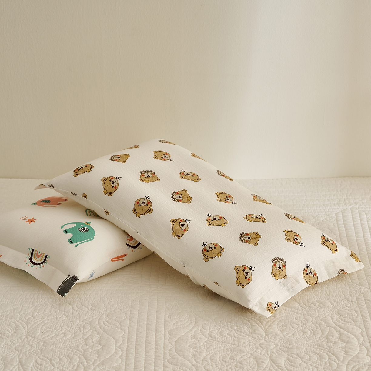 91家纺网 家纺一手货源 找家纺 乐可 2025新款双层纱儿童定型枕套 TC2小熊王子白