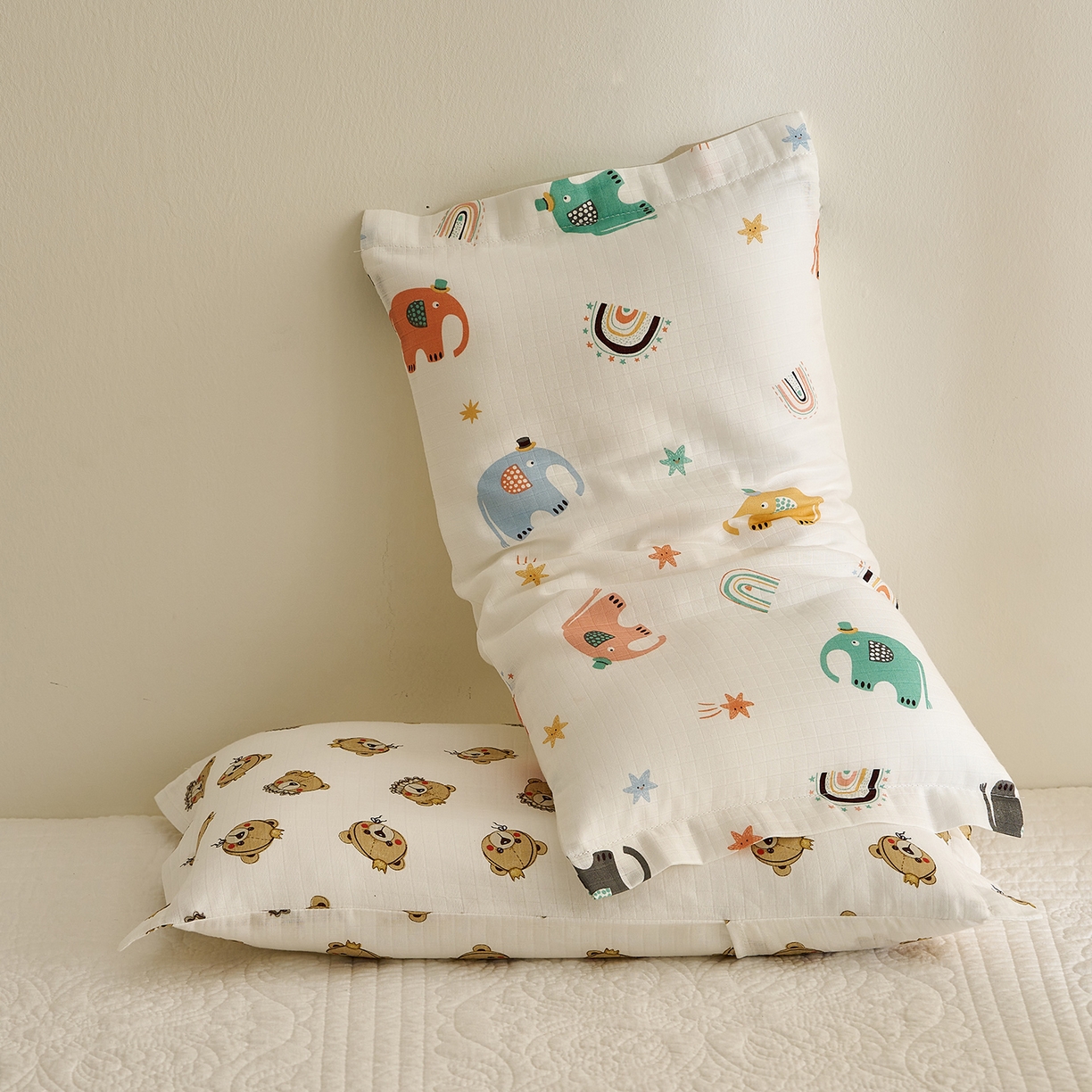 91家纺网 家纺一手货源 找家纺 乐可 2025新款双层纱儿童定型枕套 TC2礼帽小象白