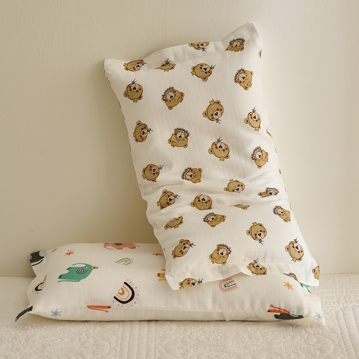 91家纺网 家纺一手货源 找家纺 乐可 2025新款双层纱儿童定型枕套 TC2小熊王子白