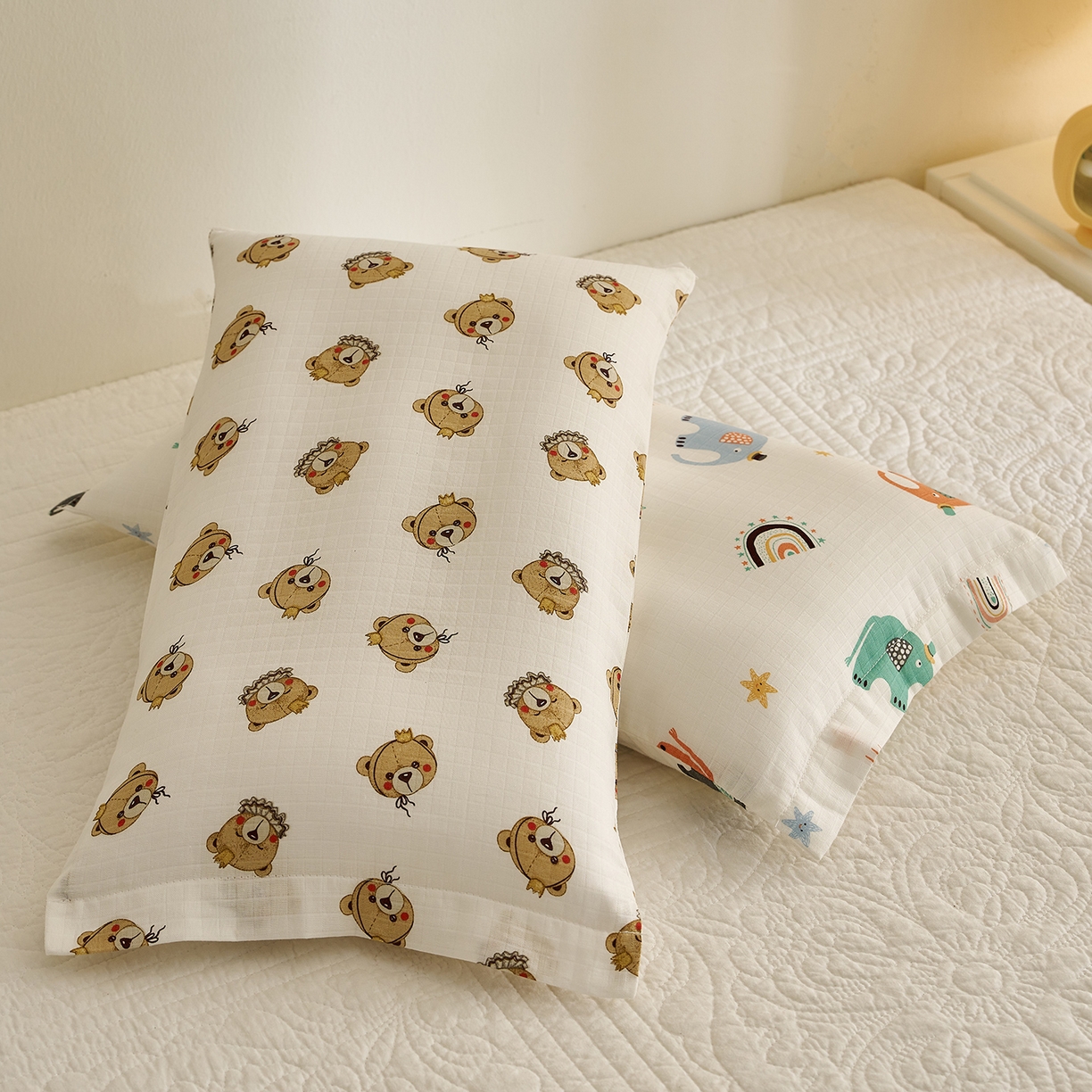 91家纺网 家纺一手货源 找家纺 乐可 2025新款双层纱儿童定型枕套 TC2小熊王子白